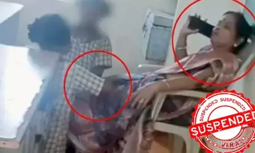 Srikakulam: పిల్లలతో కాళ్లు నొక్కించుకున్న టీచర్ సస్పెండ్