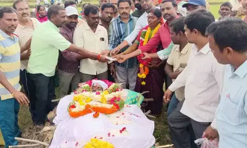 గుండప్ప అంత్యక్రియల్లో మిత్రుల సంతాపం.. కుటుంబానికి ఆర్థిక సహాయం