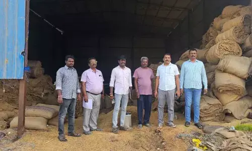 హసనపర్తి రైస్ మిల్లు పై విజిలెన్స్ దాడులు