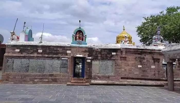 Nellore : సంగమేశ్వర స్వామి ఆలయం వద్ద బందోబస్తు Nellore : సంగమేశ్వర స్వామి ఆలయం వద్ద బందోబస్తు