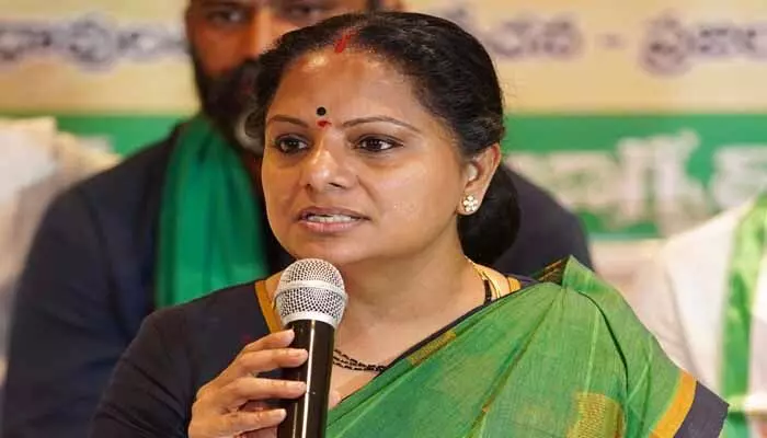 జూబ్లీహిల్స్ ఎన్నికలపై ఉన్న శ్రద్ధ రైతులపై లేదు : తెలంగాణ జాగృతి అధ్యక్షురాలు కవిత జూబ్లీహిల్స్ ఎన్నికలపై ఉన్న శ్రద్ధ రైతులపై లేదు : తెలంగాణ జాగృతి అధ్యక్షురాలు కవిత