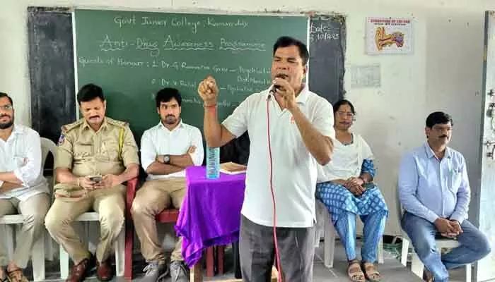 టీనేజీలో వ్యసనాలను జయిస్తేనే అనుకున్న లక్ష్యాన్ని చేదిస్తారు : డాక్టర్ రమణ టీనేజీలో వ్యసనాలను జయిస్తేనే అనుకున్న లక్ష్యాన్ని చేదిస్తారు : డాక్టర్ రమణ