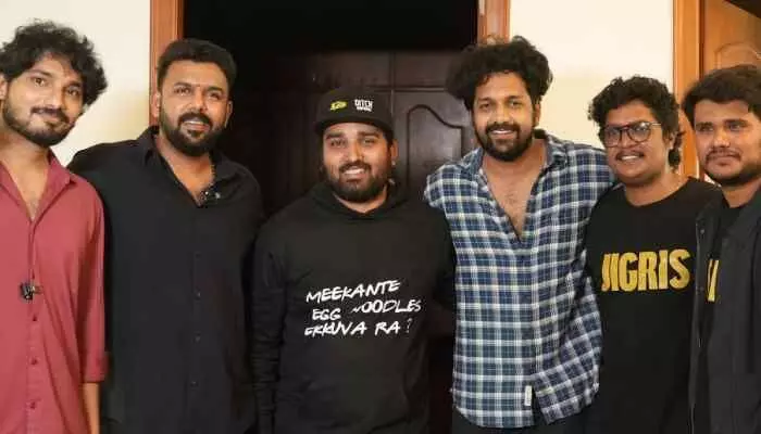 తరుణ్ భాస్కర్ చేతుల మీదుగా మీరేలే సాంగ్ లాంచ్ తరుణ్ భాస్కర్ చేతుల మీదుగా మీరేలే సాంగ్ లాంచ్
