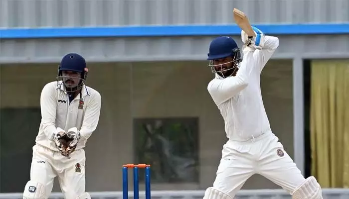 Ranji Trophy : అదరగొట్టిన అభిరత్.. హిమాచల్ ప్రదేశ్పై హైదరాబాద్ విక్టరీ Ranji Trophy : అదరగొట్టిన అభిరత్.. హిమాచల్ ప్రదేశ్పై హైదరాబాద్ విక్టరీ