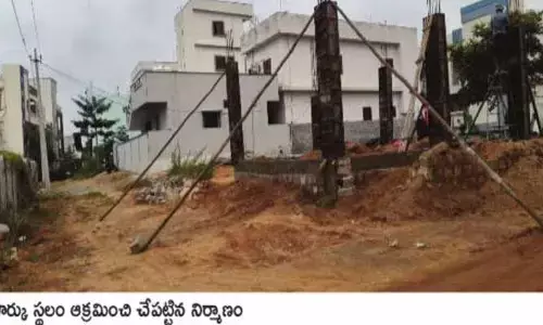 ఖాళీ స్థలం కనిపిస్తే కబ్జా.. పార్క్, ప్రభుత్వ స్థలాలు మాయం