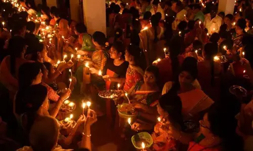 కార్తీక పౌర్ణమి శోభ.. ఆలయాలకు పోటెత్తిన భక్తులు