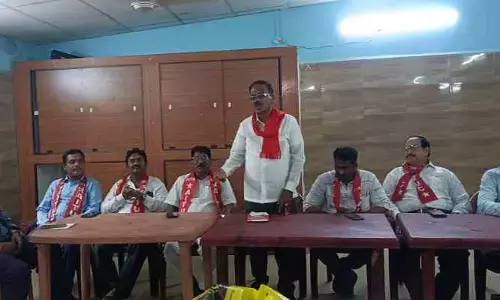 సమస్యలు పరిష్కరించకుంటే సమ్మెకు పిలుపునిస్తాం