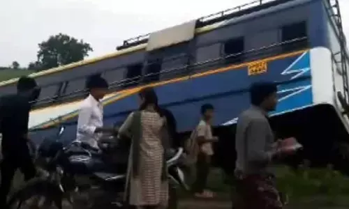 RTC బస్సుకు తప్పిన పెను ప్రమాదం
