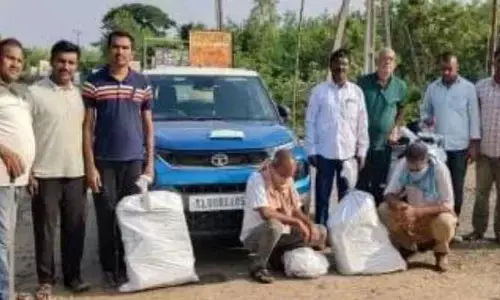 హైటెక్ స్మగ్లింగ్...కారు ఇంజిన్ లో గంజాయి