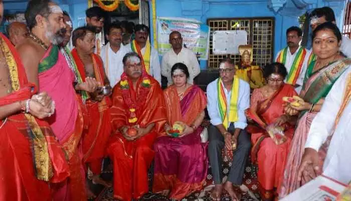 భక్త జనసంద్రమైన కోటిలింగాల భక్త జనసంద్రమైన కోటిలింగాల
