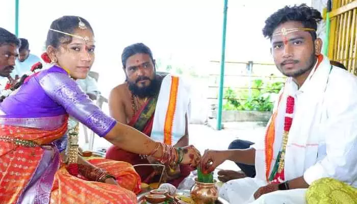 కులాంతర వివాహం చేసుకున్న ప్రేమజంటపై కన్నెర్ర కులాంతర వివాహం చేసుకున్న ప్రేమజంటపై కన్నెర్ర