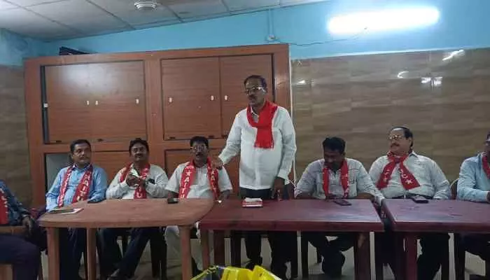 సమస్యలు పరిష్కరించకుంటే సమ్మెకు పిలుపునిస్తాం సమస్యలు పరిష్కరించకుంటే సమ్మెకు పిలుపునిస్తాం