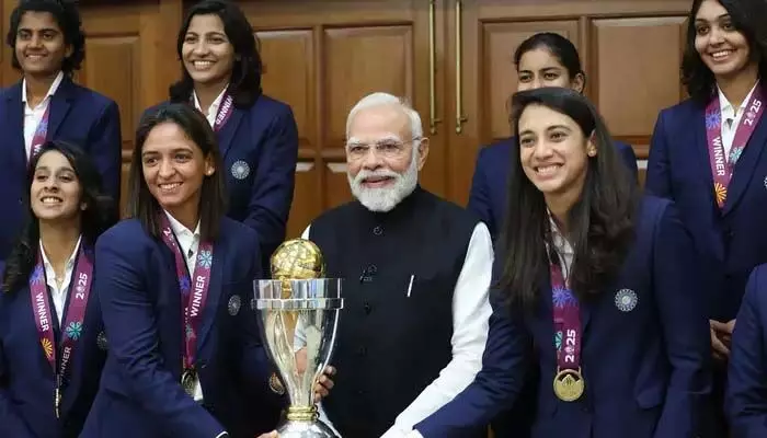 విశ్వవిజేతలను కలిసిన ప్రధాని.. ధైర్యం, పట్టుదల ప్రదర్శించారని కితాబు విశ్వవిజేతలను కలిసిన ప్రధాని.. ధైర్యం, పట్టుదల ప్రదర్శించారని కితాబు