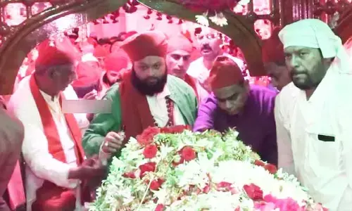 అమీన్‌పీర్ దర్గాను సందర్శించిన AR రెహమాన్.. వైభవోపేతంగా గంధోత్సవం