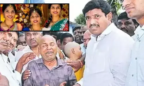 నా కూతుళ్లు పంపిన జీత‌మా.. ప‌రిహారం తీసుకుంటూ గుండెప‌గిలేలా ఏడ్చేసిన తండ్రి