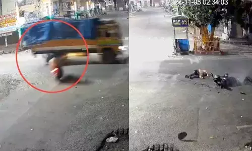 ఘోర రోడ్డు ప్రమాదం.. ఇద్దరు యువకులు స్పాట్ డెడ్