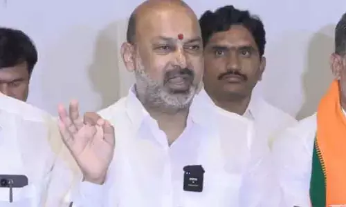 బోరబండకు వస్తున్నా.. ఎవరు ఆపుతారో చూస్తా: పోలీసులకు బండి సంజయ్ వార్నింగ్