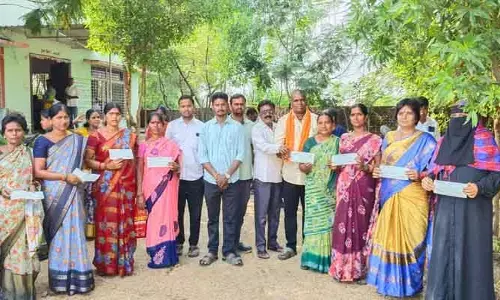 క‌ళ్యాణ‌ల‌క్ష్మీ, షాదీ ముబార‌క్ చెక్కుల పంపిణీ