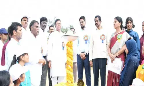 బాలిక‌లు క్రీడ‌ల్లో రాణించాలి : ప్ర‌ణాళిక సంఘం ఉపాధ్య‌క్షులు డాక్ట‌ర్ జిల్లెల చిన్నారెడ్డి