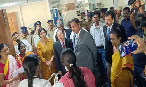 TSHRC: గాంధీ ఆసుపత్రిలో తెలంగాణ మానవ హక్కుల కమిషన్ బృందం పరిశీలన