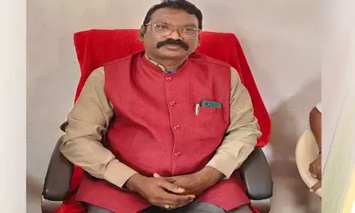 ప్ర‌జ‌లంతా వందేమాత‌రం గేయం ఆల‌పించాలి : ఎంఈఓ ప్ర‌కాశ్