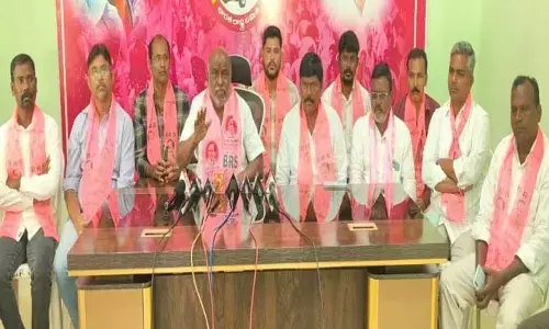 రైతులకు కోసం పోరాడితే అక్రమ కేసులా..? :  మాజీ మంత్రి  జోగు రామన్న