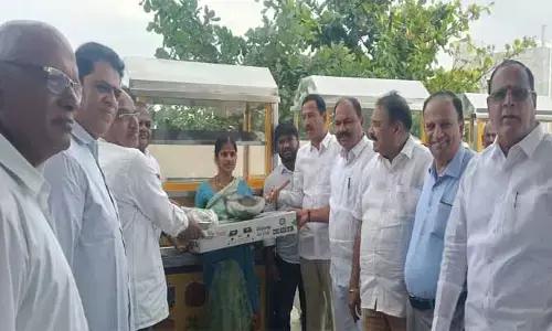 జాతీయ గ్రుడ్డు సమన్వయం కమిటీ ఎగ్ కార్డ్ బండ్లు అందజేస్తాం సద్వినియోగం చేసుకోండి : జూపల్లి భాస్కర్ రావు