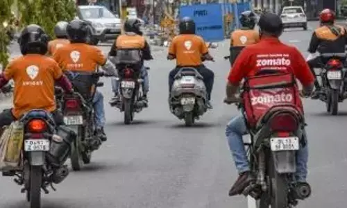 Gig Workers: గిగ్ వర్కర్లకు సామాజిక భద్రతా నిబంధనలను అమలు చేయాలని కోరిన ఐఎఫ్ఏటీ