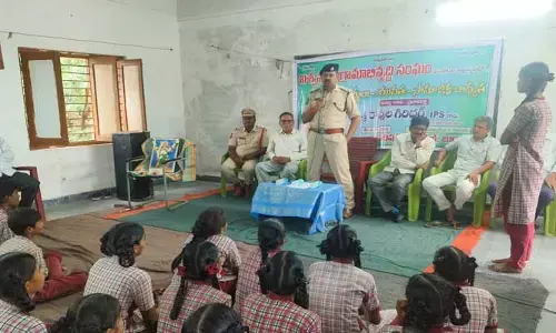 విద్యార్థులు ఉన్న‌త స్థాయి ల‌క్ష్యాల‌ను ఎంచుకోవాలి : ఎస్పీ రావుల గిరిధ‌ర్