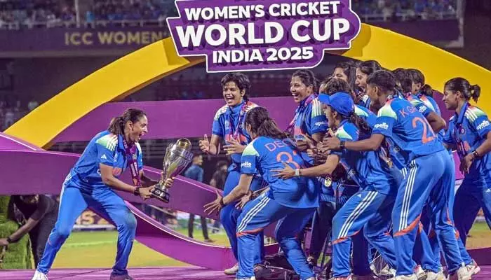 మహిళా క్రికెటర్లకు తెలంగాణ ప్రభుత్వం సన్మానం మహిళా క్రికెటర్లకు తెలంగాణ ప్రభుత్వం సన్మానం