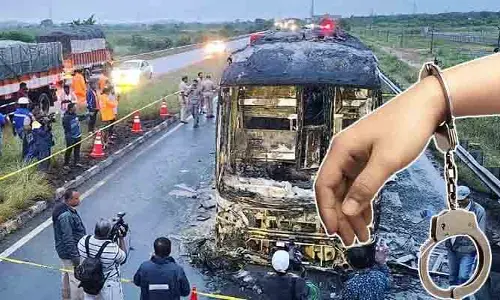 కర్నూలు బస్సు యాక్సిడెంట్.. కావేరి ట్రావెల్స్ యజమాని అరెస్ట్
