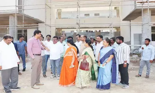 నర్సింగ్ కళాశాలలో మిగిలి ఉన్న పనులు పూర్తి చేయాలి : కలెక్టర్ బీఎం సంతోష్