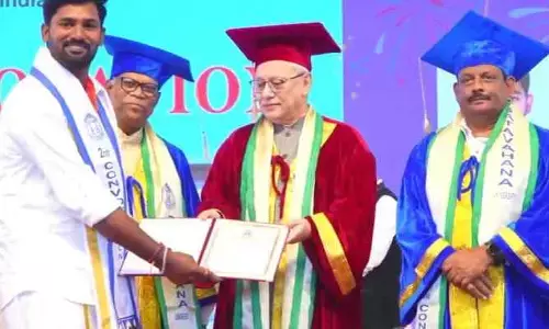 గోల్డ్ మెడల్ పొందిన బొమ్మేన యువకుడు