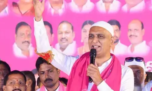 హరీష్ రావుపై చర్యలు తీసుకోండి.. ఈసీకి కంప్లైంట్