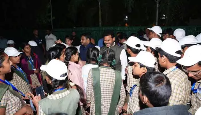 ప్రతిభావంతులైన ఏపీ విద్యార్థులకు ప్రభుత్వ ఆతిథ్యం ప్రతిభావంతులైన ఏపీ విద్యార్థులకు ప్రభుత్వ ఆతిథ్యం