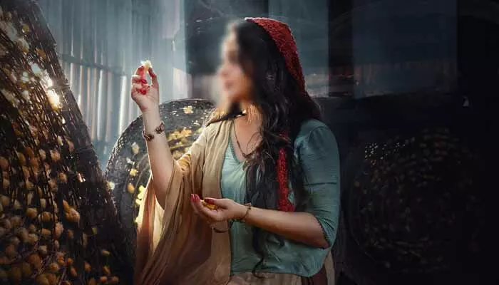 ఇది మీకు తెలిసింది కాదు.. కాలం తిగరాసిన కథ.. ‘కథనార్’ నుంచి స్టార్ హీరోయిన్ పోస్టర్ రిలీజ్ ఇది మీకు తెలిసింది కాదు.. కాలం తిగరాసిన కథ.. ‘కథనార్’ నుంచి స్టార్ హీరోయిన్ పోస్టర్ రిలీజ్