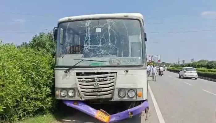ఆర్టీసీ బస్సుకు తప్పిన పెను ప్రమాదం ఆర్టీసీ బస్సుకు తప్పిన పెను ప్రమాదం