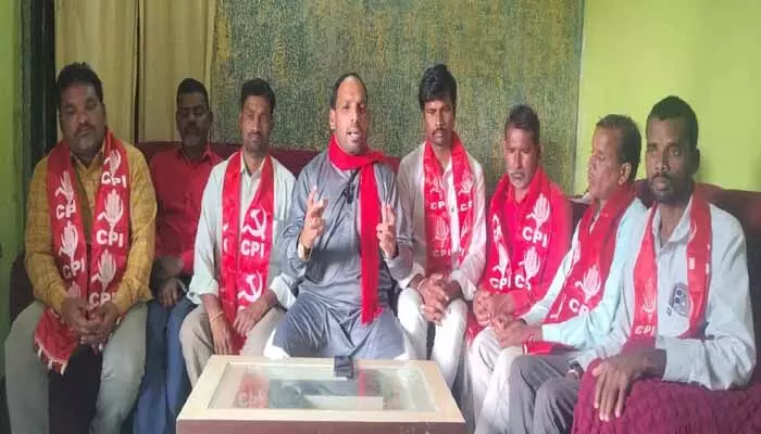 సీపీఐ శతాబ్ది ఉత్సవాలను జయప్రదం చేయండి : జిల్లా కార్యదర్శి ఎస్ఎండీ ఫయాజ్ సీపీఐ శతాబ్ది ఉత్సవాలను జయప్రదం చేయండి : జిల్లా కార్యదర్శి ఎస్ఎండీ ఫయాజ్