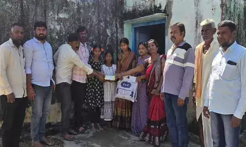 స్నేహితుడి కుటుంబానికి చేయూత