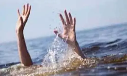 చేపల వేటకు వెళ్లి యువకుడు గల్లంతు