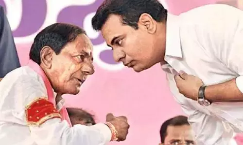 నందీనగర్ నివాసంలో కేటీఆర్, హరీష్ రావుతో భేటీ అయిన కేసీఆర్