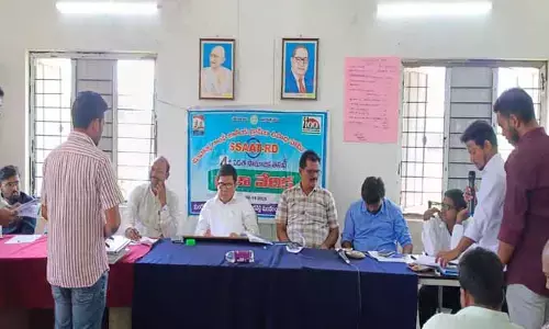 ఉపాధి హామీ పనుల అవకతవకలపై టెక్నికల్, ఫీల్డ్ అసిస్టెంట్లకు షోకాజ్ నోటీసులు