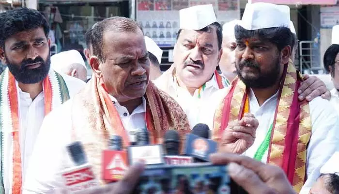 రాష్ట్రంలో రూ.60,799 కోట్లతో రోడ్ల నిర్మాణం.. మంత్రి కోమటిరెడ్డి వెంకట్రెడ్డి రాష్ట్రంలో రూ.60,799 కోట్లతో రోడ్ల నిర్మాణం.. మంత్రి కోమటిరెడ్డి వెంకట్రెడ్డి