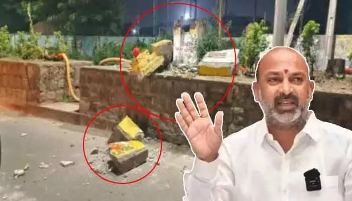 మీకు 48 గంటల టైమ్ ఇస్తున్నా.. అధికారులకు బండి సంజయ్ హెచ్చరిక మీకు 48 గంటల టైమ్ ఇస్తున్నా.. అధికారులకు బండి సంజయ్ హెచ్చరిక