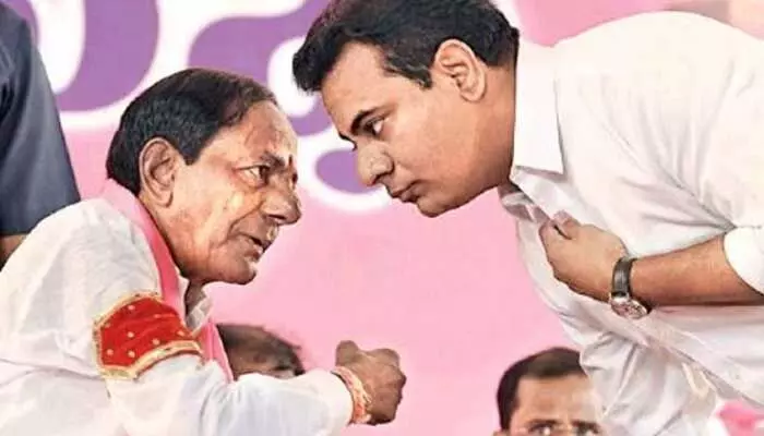 నందీనగర్ నివాసంలో కేటీఆర్, హరీష్ రావుతో భేటీ అయిన కేసీఆర్ నందీనగర్ నివాసంలో కేటీఆర్, హరీష్ రావుతో భేటీ అయిన కేసీఆర్