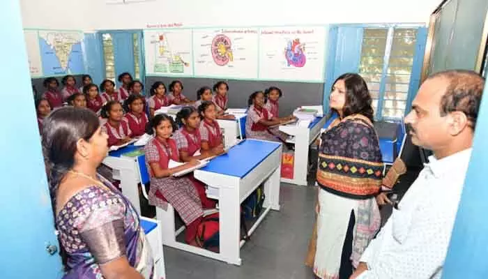 మోనూ ప్రకారం భోజనం అందుతుందా? :కలెక్టర్ విజయేందిర బోయి మోనూ ప్రకారం భోజనం అందుతుందా? :కలెక్టర్ విజయేందిర బోయి