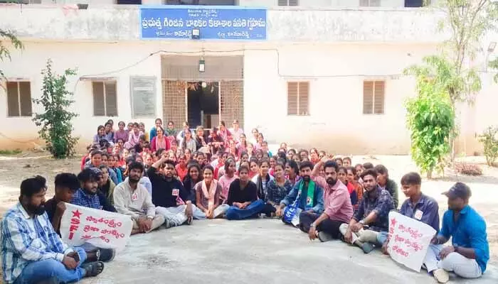 గిరిజన బాలికల హాస్టల్లో చోరీ..! గిరిజన బాలికల హాస్టల్లో చోరీ..!