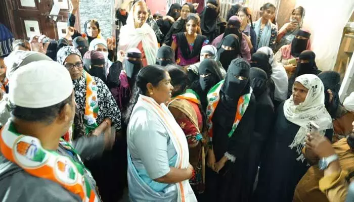 అభివృద్ధి కావాలంటే అధికార పార్టీ అభ్యర్థి గెలవాలి.. మంత్రి సీతక్క కీలక వ్యాఖ్యలు అభివృద్ధి కావాలంటే అధికార పార్టీ అభ్యర్థి గెలవాలి.. మంత్రి సీతక్క కీలక వ్యాఖ్యలు