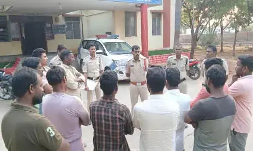 ప్ర‌జ‌ల ప్రాణాల‌కు భ‌ద్ర‌త క‌ల్పించ‌డం ప్ర‌తి ఒక్క‌రి బాధ్య‌త : ఎస్సై విజ‌య్ కుమార్