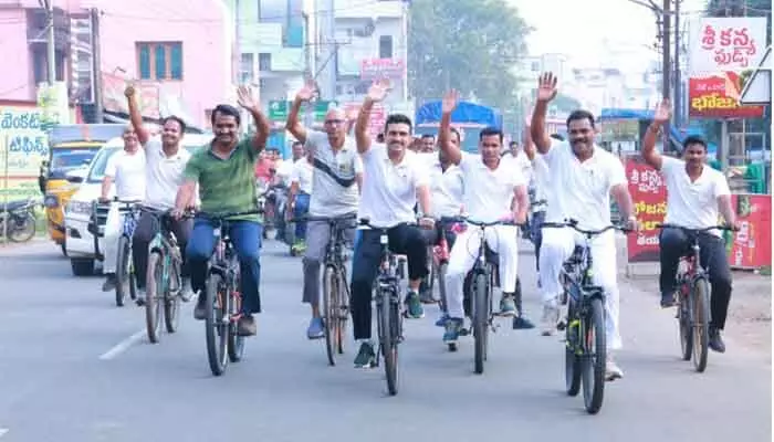 Fit India | ఆరోగ్యంపై అవగాహన పెంచడమే లక్ష్యం : ఎస్పీ రాహుల్ మీనా Fit India | ఆరోగ్యంపై అవగాహన పెంచడమే లక్ష్యం : ఎస్పీ రాహుల్ మీనా
